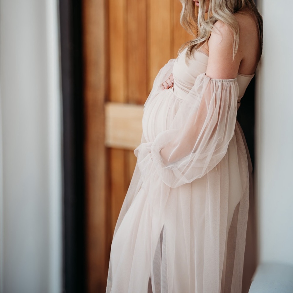 Sweetheart Maternity Dress - Photoshoot & Baby Shower Gown - Picture 9 of 10
